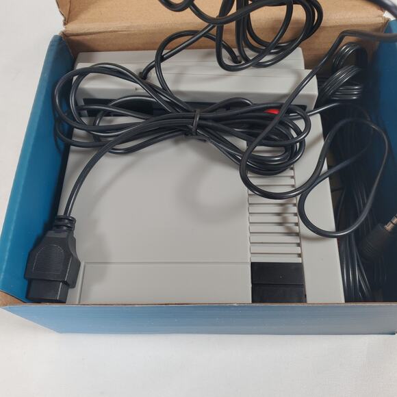 MINI GAME Anniversary Edition ENTERTAINMENT SYSTEM builtin 620 Classic Games ATL - Picture 4 of 6